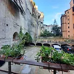 La Casa Nella Roccia