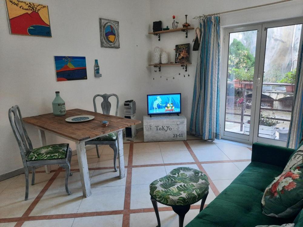 La Casa Nella Roccia Apartment *